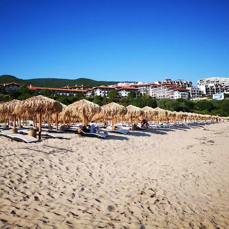 Olymp Aparthotel 4* سفيتي فلاس